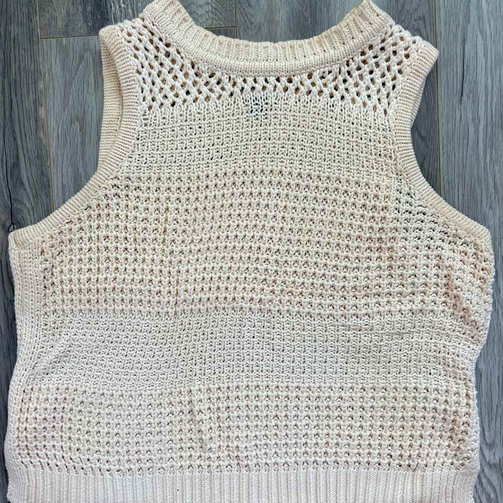Crochet sleeveless crop top size medium